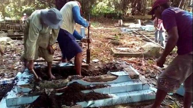 Pembongkaran makam keluarga Muhammad Rusli Ronrong di Takalar (Fauzan/Liputan6.com)