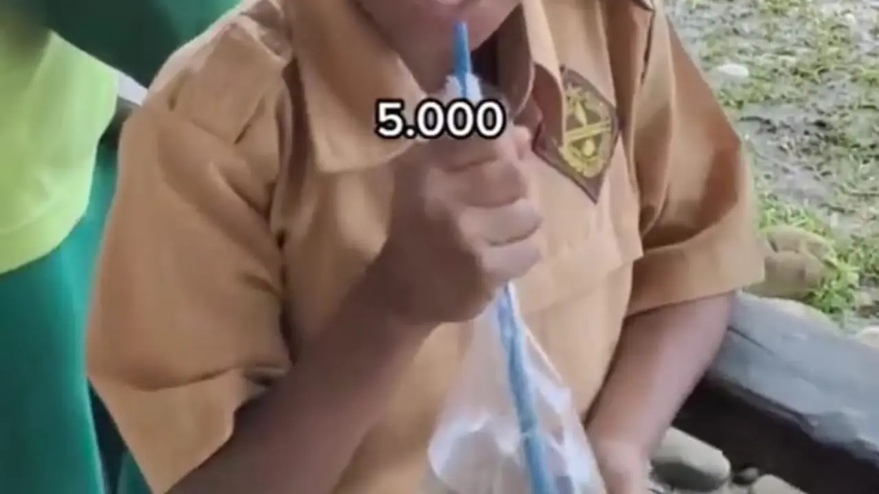 jajanan air putih anak Papua