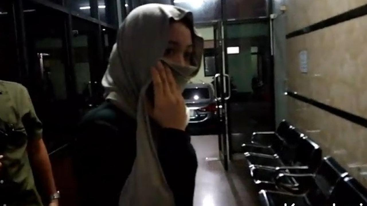 7 Potret Lolly Ngaku Kabur dari Rumah Aman: Disatuin Sama Open BO