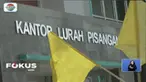 Keluarga korban kecelakaan bus di Tanjakan Emen, Subang, datangi kantor Kelurahan Pisangan, Tangerang Selatan, untuk minta ganti rugi dari perusahaan bus dan penyelenggara pariwisata.