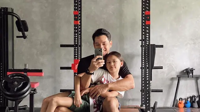 Andrew White Nge-gym