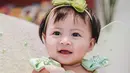 Kini, ia tumbuh menjadi bayi cantik dan ceria dengan berbagai outfit menggemaskan [@raffinagita1717]