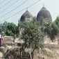 Masjid Babri di Kota Ayodhya yang dibongkar tahun 1992. (AFP)