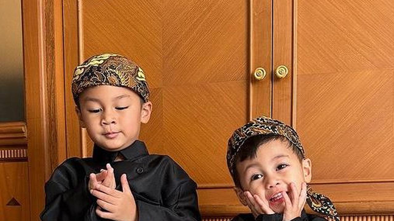 Lucu! 10 Potret Kiano dan Kenzo Anak Baim Wong Kenakan Pakaian Tradisional, Penampilannya Bak Pangeran