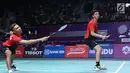 Ganda putra Indonesia, Fajar Alfian/M Rian Ardiantosaat melawan pemain India, Manu Attri/Sumeeth Reddy Buss pada perempat final Bulutangkis Beregu Putra Asian Games 2018 di Jakarta, Senin (20/8). (Liputan6.com/Helmi Fithriansyah)