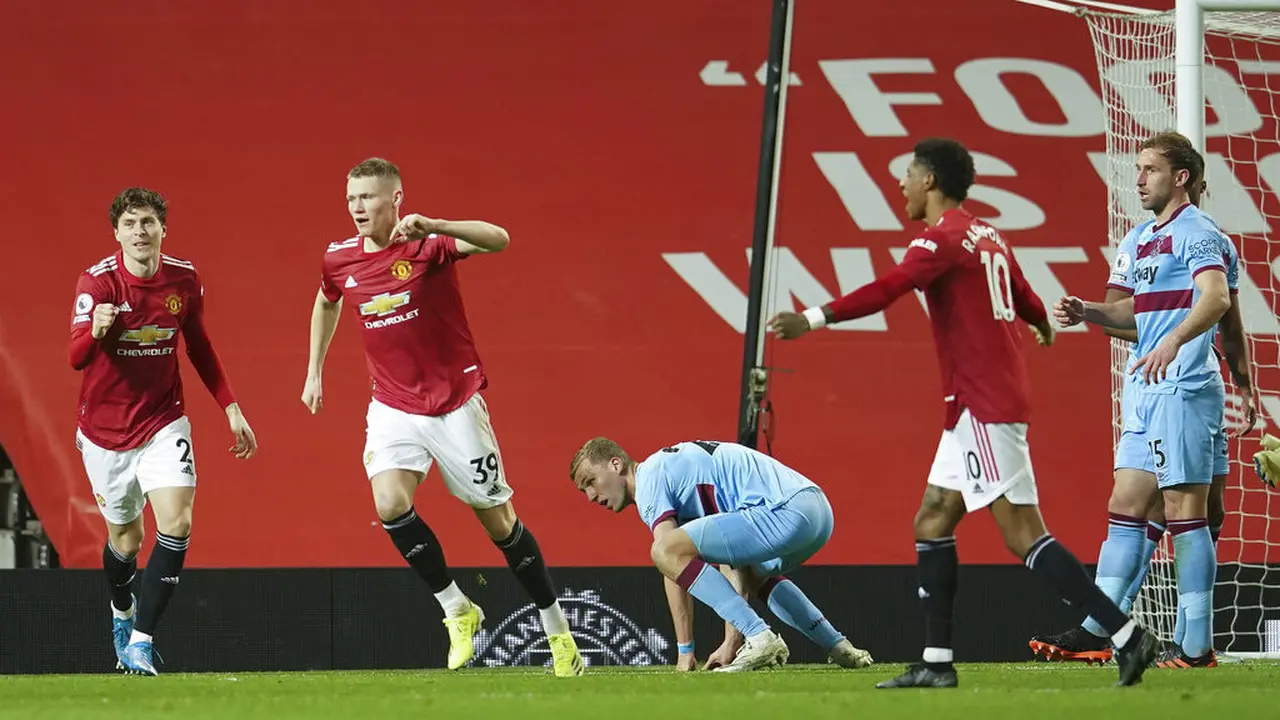 FOTO: Berkat Gol Bunuh Diri, Manchester United Taklukkan West Ham United