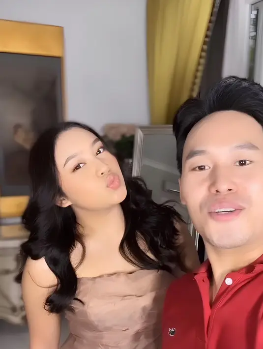 Penampilannya makin menawan usai dirias makeup artist Slam Wiyono yang juga mendandani Mayangsari di acara kondangan.  (Liputan6.com/IG/@slamwiyono)