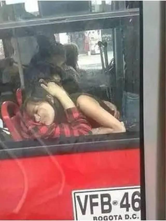 10 Aksi Nyeleneh Orang yang Lagi Pacaran Ini Bikin Geleng Kepala