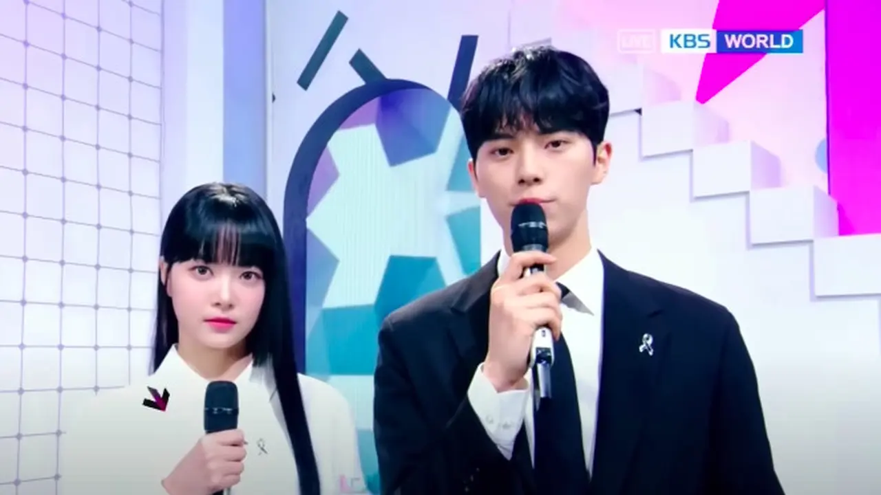 Siaran Music Bank KBS World diadakan dengan tenang dan sunyi untuk menghormati mendiang Moonbin ASTRO. (KBS WORLD TV)
