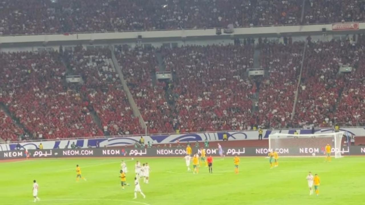 Potret Faradilla Yoshi Nonton Langsung Pertandingan Timnas Indonesia vs Australia di Stadion GBK