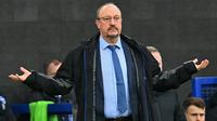 Rafael Benitez. Eks pelatih Liverpool berusia 61 tahun ini dikontrak Everton selama 3 tahun menggantikan Carlo Ancelotti yang hijrah ke Real Madrid di awal musim 2021/2022. Setelah melewati 22 laga, ia dipecat pada 16 Januari 2022 usai hanya meraih 7 kemenangan dan 5 hasil imbang. (AFP/Paul Ellis)