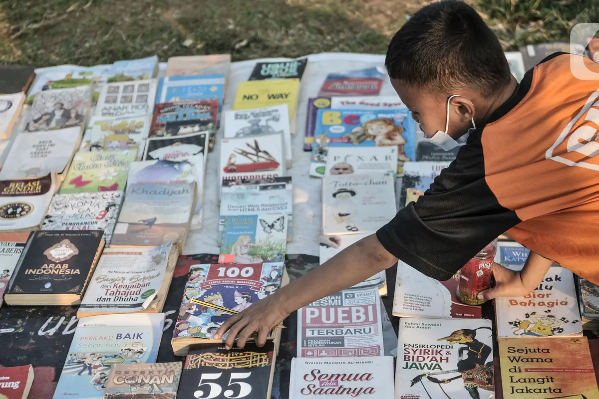 FOTO: Keceriaan Anak-Anak Pinggiran di Perpustakaan Keliling