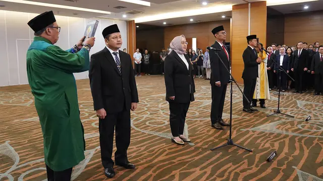 Menteri Perdagangan Zulkifli Hasan melantik empat Pimpinan Tinggi Madya Kementerian Perdagangan di kantor Kemendag, Jakarta, Kamis (17/10/2024). (Dok Kemendag)