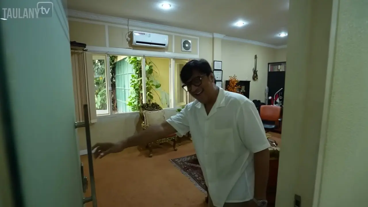 Potret Ruang Tamu Rhoma Irama