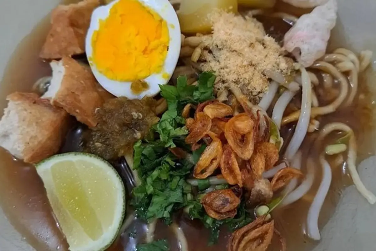 Sepiring mie rebus Medan