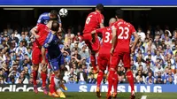 John Terry membawa Chelsea unggul 1-0 atas Liverpool (Reuters/John Sibley)