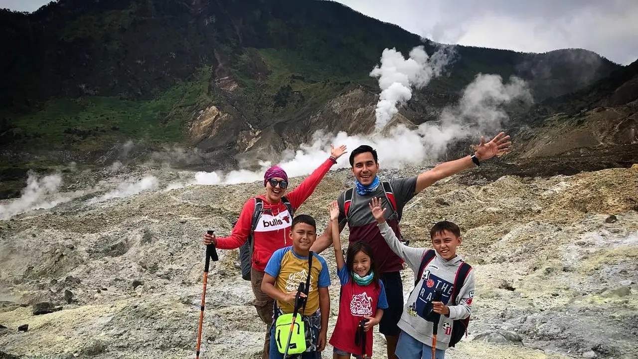 [Bintang] Donna Agnesia dan Darius Sinathrya