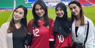 Para WAGs atau wife and girlfriend dari pemain Timnas Indonesia turut hadir di Piala Asia 2023 Qatar.