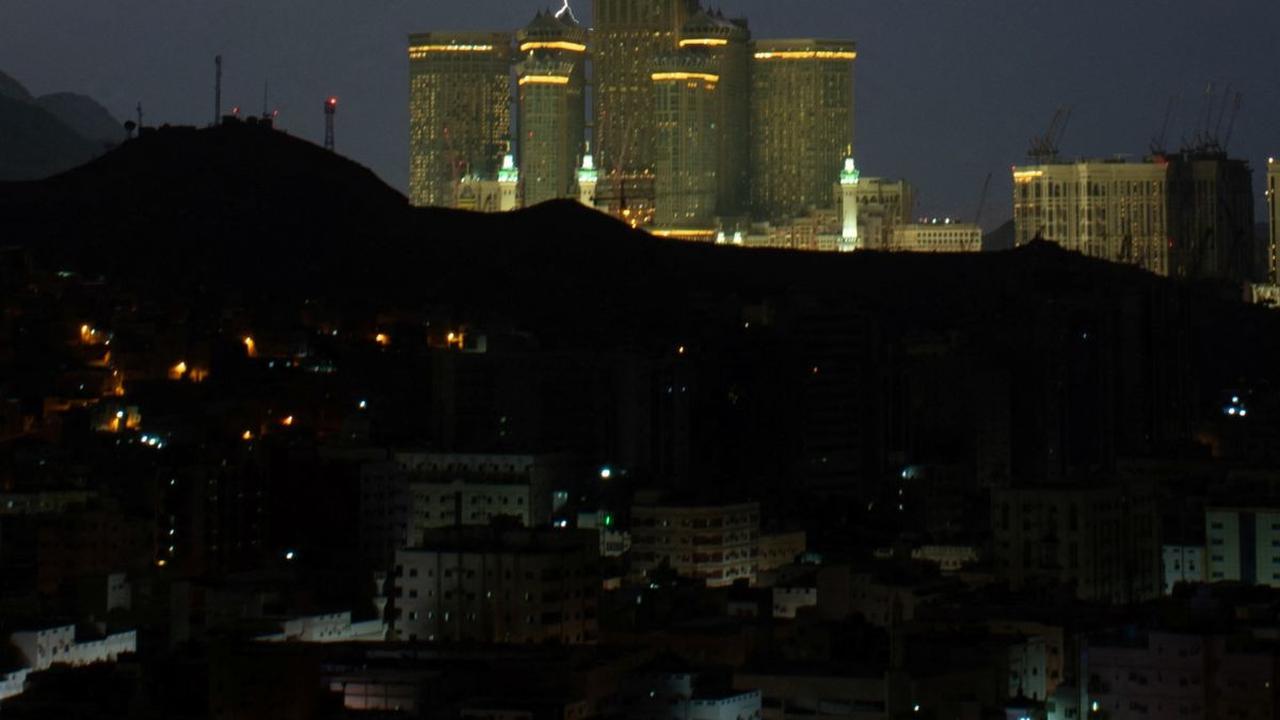 Namun untungnya badai yang terjadi pada hari Selasa (22/8/2023) malam itu tidak sampai menimbulkan korban jiwa.