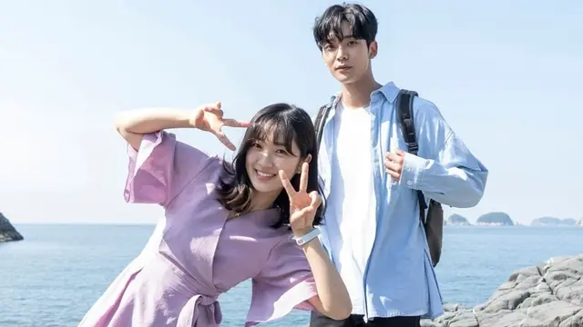 Momen Manis Pemain Extraordinary You di Luar Syuting (sumber: instagram/mbcdrama_now)