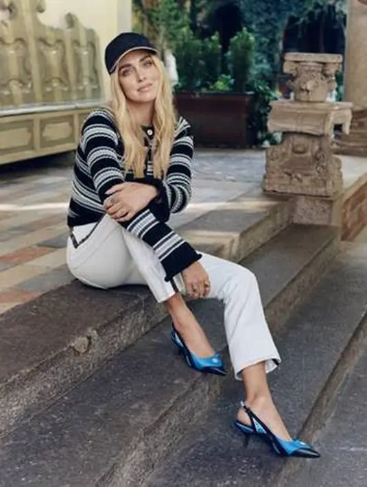 Terungkap pertama kalinya selama pertunjukkan Spring/Summer 2018, LV Archlight merupakan sneaker klasik yang memiliki desain kontemporer dan oversized sole. Musim ini, sneakers itu menginspirasi sepatu dengan gaya yang elegan dan ultrafeminin yang disebut LV Archlight Slingback.