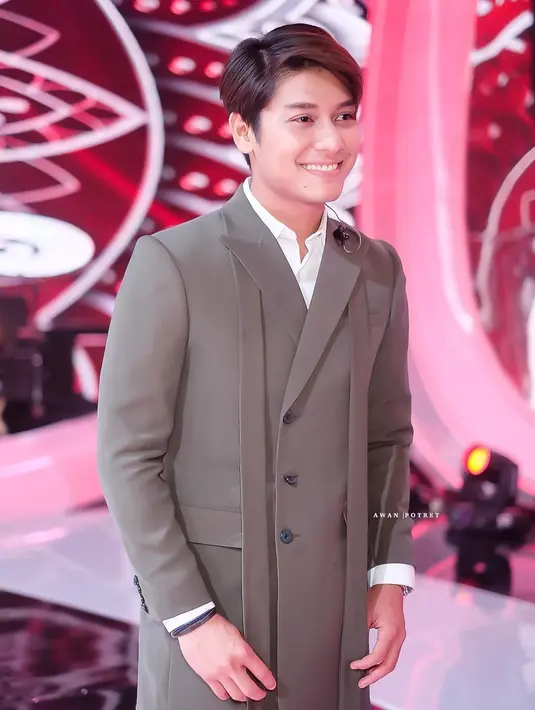 "Insya Allah secepatnya, cuma segala sesuatu harus dipersiapkan dengan matang. Banyak yang masih kita siapkan," ungkap pria 25 tahun itu. (Instagram/rizkybillar)