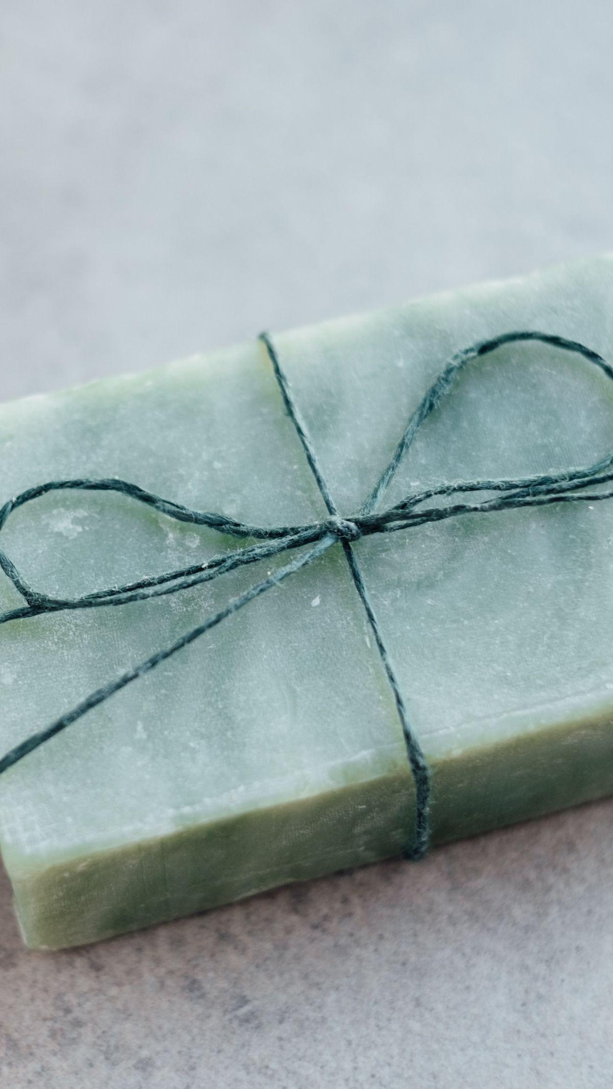9. Lervia Sabun Susu Bar Soap Avocado<br>