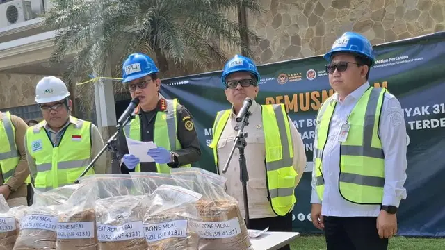 Barantin memusnahkan 312 ton MBM dari Brasil usai ditemukan kandungan porcine. (Foto: Antara)