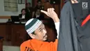 Terdakwa kasus terorisme Wawan Kurniawan alias Abu Afif bersiap menjalani sidang vonis di PN Jakarta Barat, Kamis (13/9). Dalam sidang vonis tersebut, majelis hakim menjatuhi hukuman Abu Afif kurungan penjara 11 tahun. (Merdeka.com/Iqbal S. Nugroho)