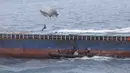 TNI AL juga mengerahkan Pasukan Khusus Laut (Passusla) beserta 51 unsur kapal perang yang terdiri atas 6 fregat, 10 korvet, 2 kapal selam, 3 kapal LST dan LPD, 16 kapal cepat, 2 kapal ranjau, 6 kapal patroli, 4 kapal bantu, serta 2 kapal patih taruna AAL, yaitu KRI Dewaruci dan KRI Bima Suci. (Foto: Istimewa)