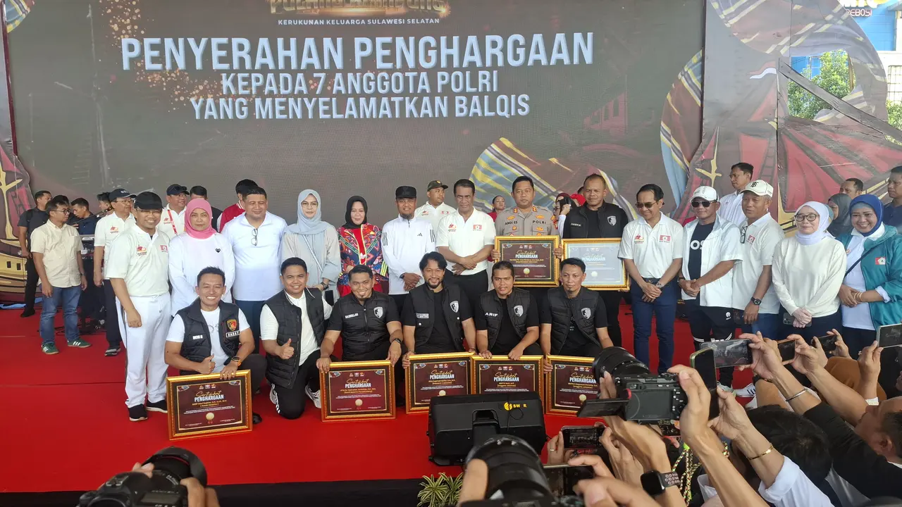 Tujuh anggota Polrestabes Makassar yang terlibat langsung dalam proses pengungkapan kasus penculikan Bilqis (4) menerima penghargaan dari Kerukunan Keluarga Sulawesi Selatan (KKSS) (Istimewa)