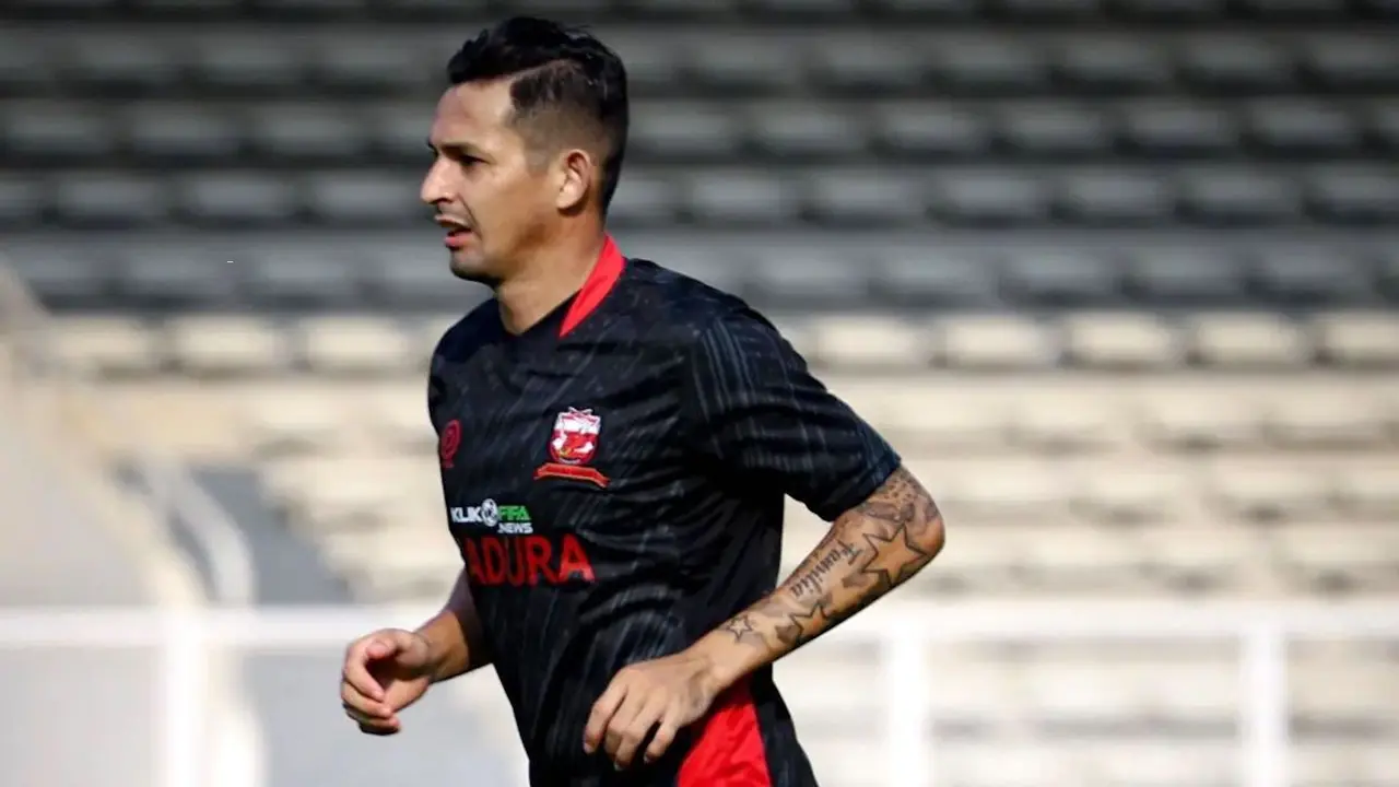 Silvio Escobar, Madura United