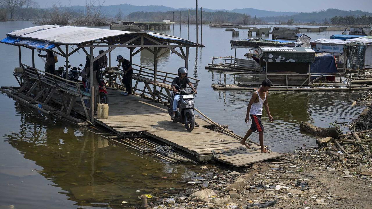 Kekeringan Memunculkan Kembali Kampung di Bendungan Karian