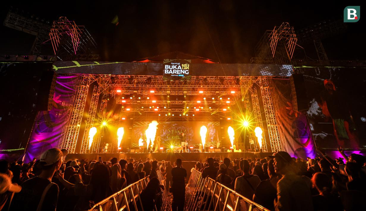 Feel Koplo menutup hari kedua Kapanlagi Buka Bareng (KLBB) 2026 yang berlangsung di Stadion Madya, Senayan, Jakarta, Minggu (01/03/2026). (Bola.com/Bagaskara Lazuardi)