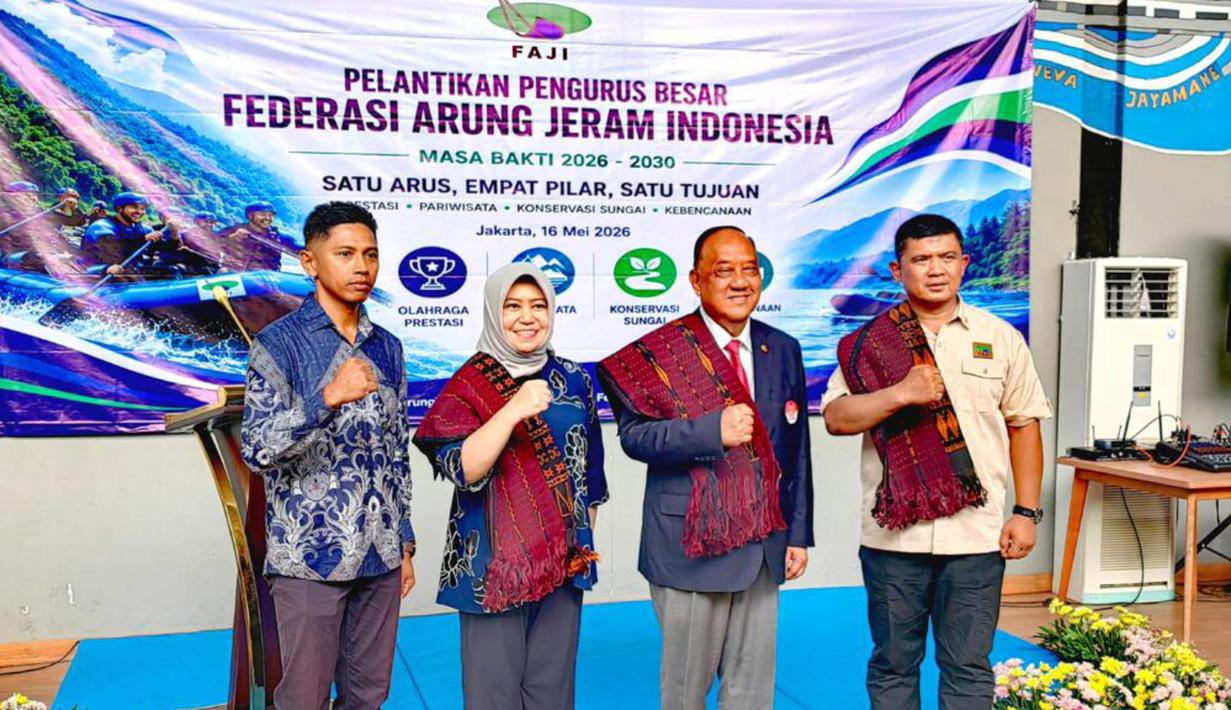 Ketua Umum Komite Olahraga Nasional Indonesia (KONI) Pusat, Marciano Norman, resmi melantik Oni Junianto sebagai Ketua Umum Pengurus Besar Federasi Arung Jeram Indonesia (PB FAJI) periode 2026-2030. (Dok PB.FAJI)