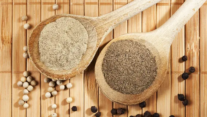 lada hitam dan putih