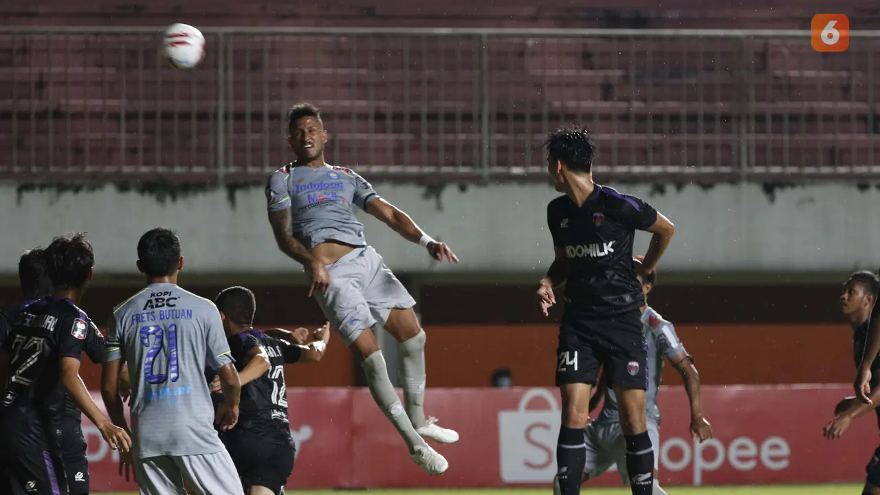 FOTO: Ezra Walian Cetak Gol Perdana dan Kemenangan Persib Bandung di Piala Menpora 2021