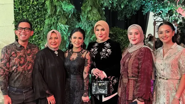 Sederet Tamu Artis yang Hadir di Pernikahan Namira Adjani Putri Alya Rohali. [@ririndwiariyanti]