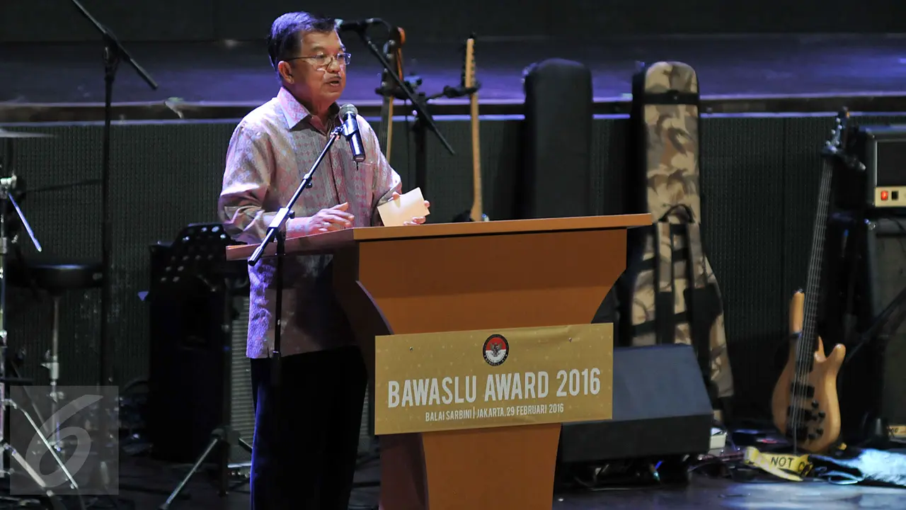 20160229- Bawaslu Award-Jakarta-Johan Tallo
