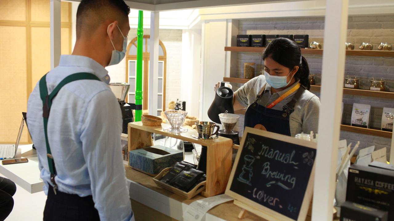 Lebih dari 50 jenis kopi lokal Indonesia dipamerkan di dalam gelaran Expo 2020 Dubai. Kopi tersebut antara lain Luwak, Gayo, Kintamani, robusta Lampung, Leci Pranger Priyangan, Bajawa Flores, Toraja, dan Ijen Banyuwangi. (Dok Kemendag)