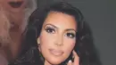 Dilansir dari Cosmopolitan, satu kali posting foto di Instagram, Kim Kardashian dapatkan uang yang lebih banyak dari gaji presiden Amerika Serikat. (instagram/kimkardashian)