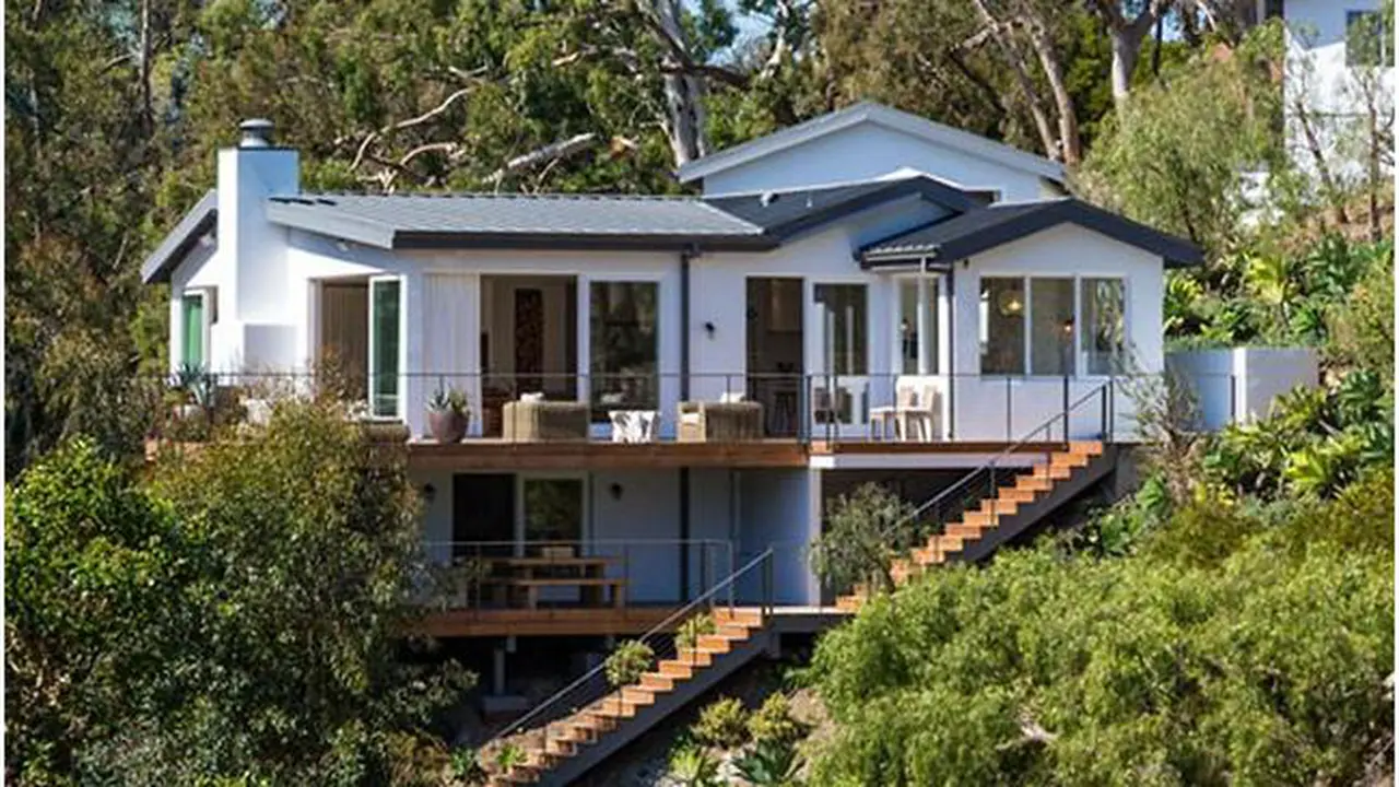 Cindy Crawford Malibu House Sold 0815.jpg