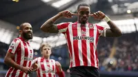 Ivan Toney menjadi pahlawan Brentford dengan sumbangan dua golnya. Sementara City hanya mampu menjebol gawang sang tamu melalui Phil Foden. (AP/Dave Thompson)