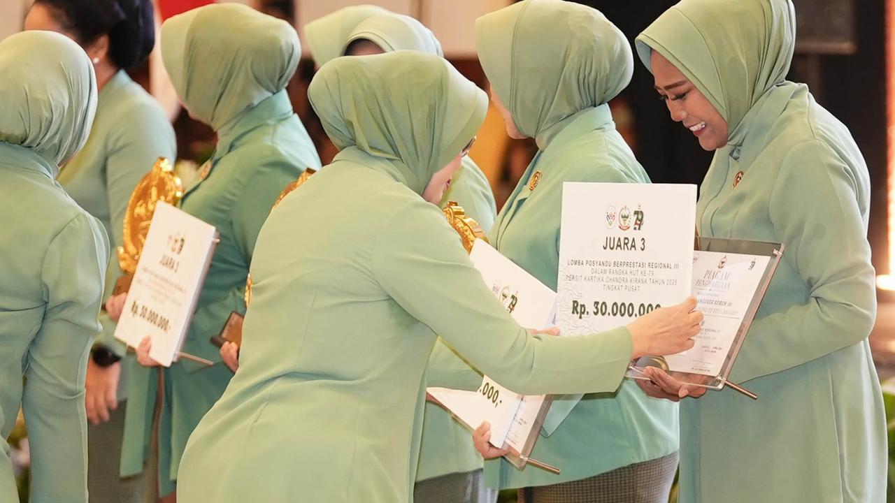 FOTO: Kebersamaan Kasad Bersama Istri Prajurit TNI AD