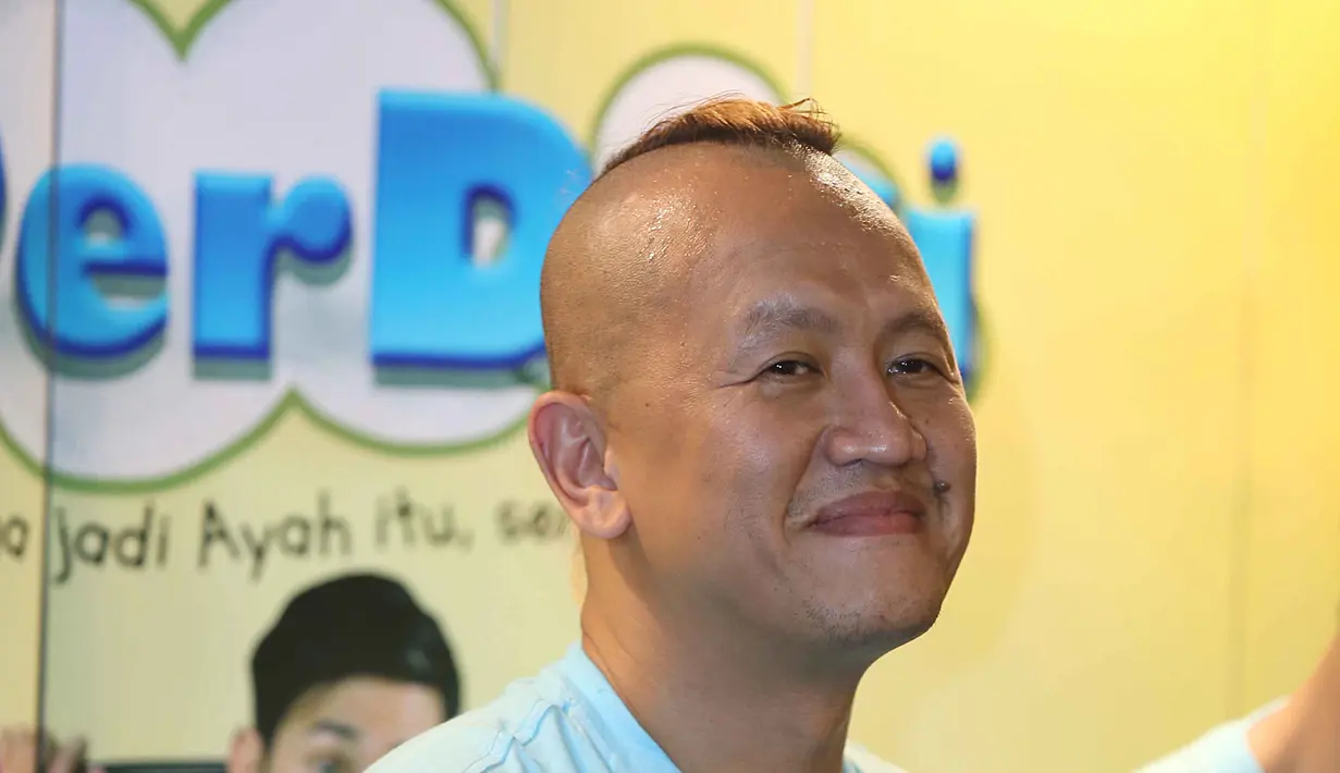 "Bukan kewajiban tapi hak. Hak bersenang-senang dengan anak-anak saya," ujar drummer 45 tahun ini. (Nurwahyunan/Bintang.com)