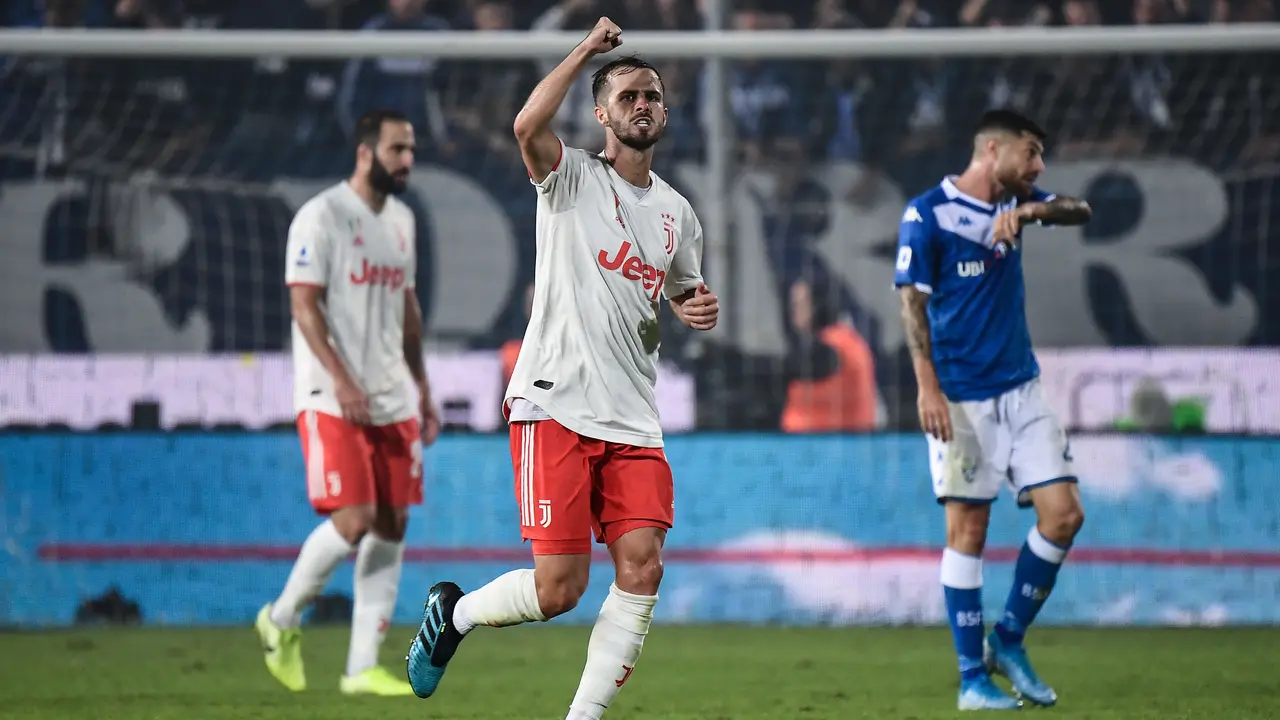 Gelandang Juventus, Miralem Pjanic (MARCO BERTORELLO / AFP)