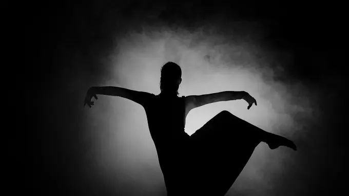 4 Zodiak yang Paling Punya Aura ‘Main Character’ yang Bikin Semua Mata Tertuju!