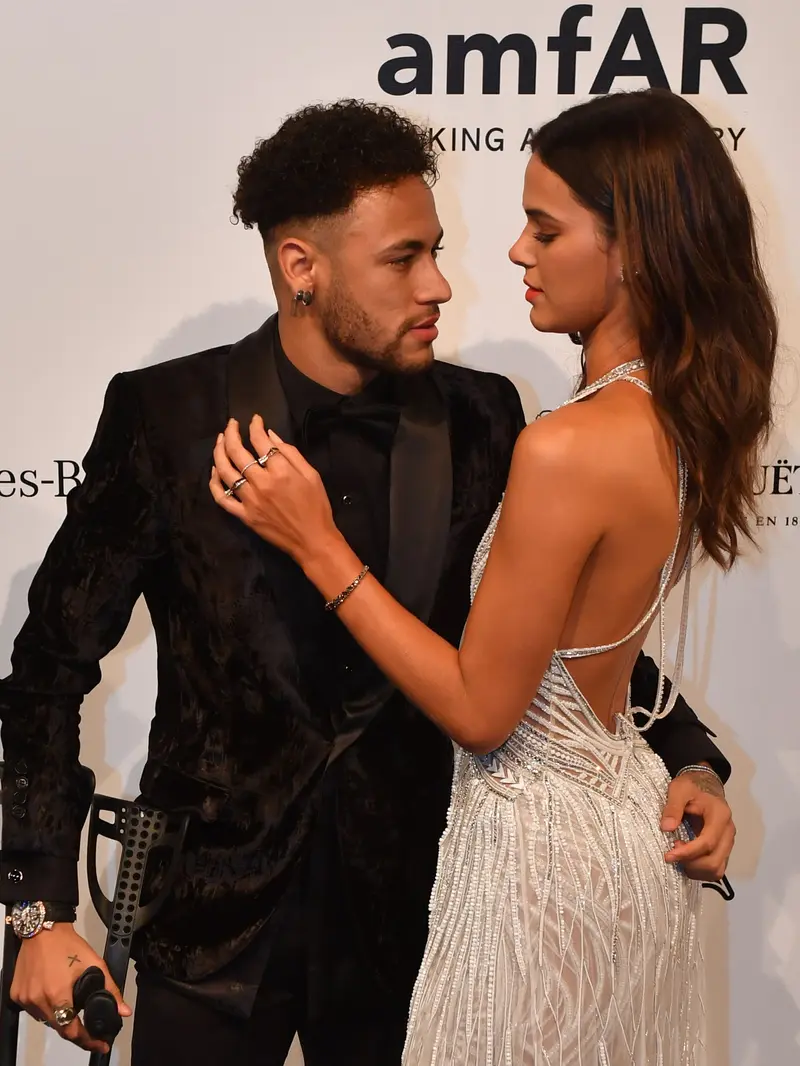 Neymar dengan Kekasihnya di Gala amfAR