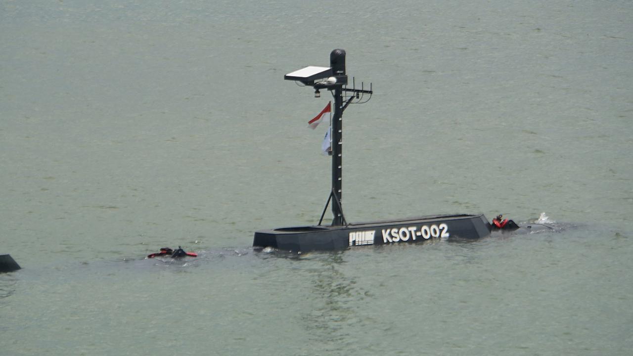 VIDEO: Detik-Detik TNI AL Pamer Tembakkan Rudal dari Kapal Selam Robot Buatan Anak Bangsa Depan Sjafrie