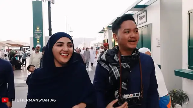 Azriel Beli Cincin Emas Untuk Sarah Menzel